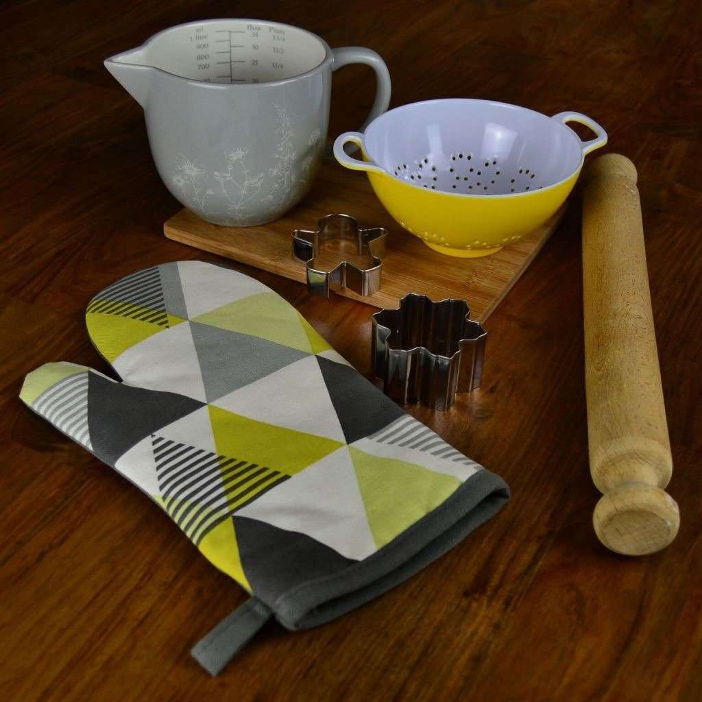 McAlister Textiles Vita Yellow Cotton Print Single Oven Mitt Kitchen Accessories 